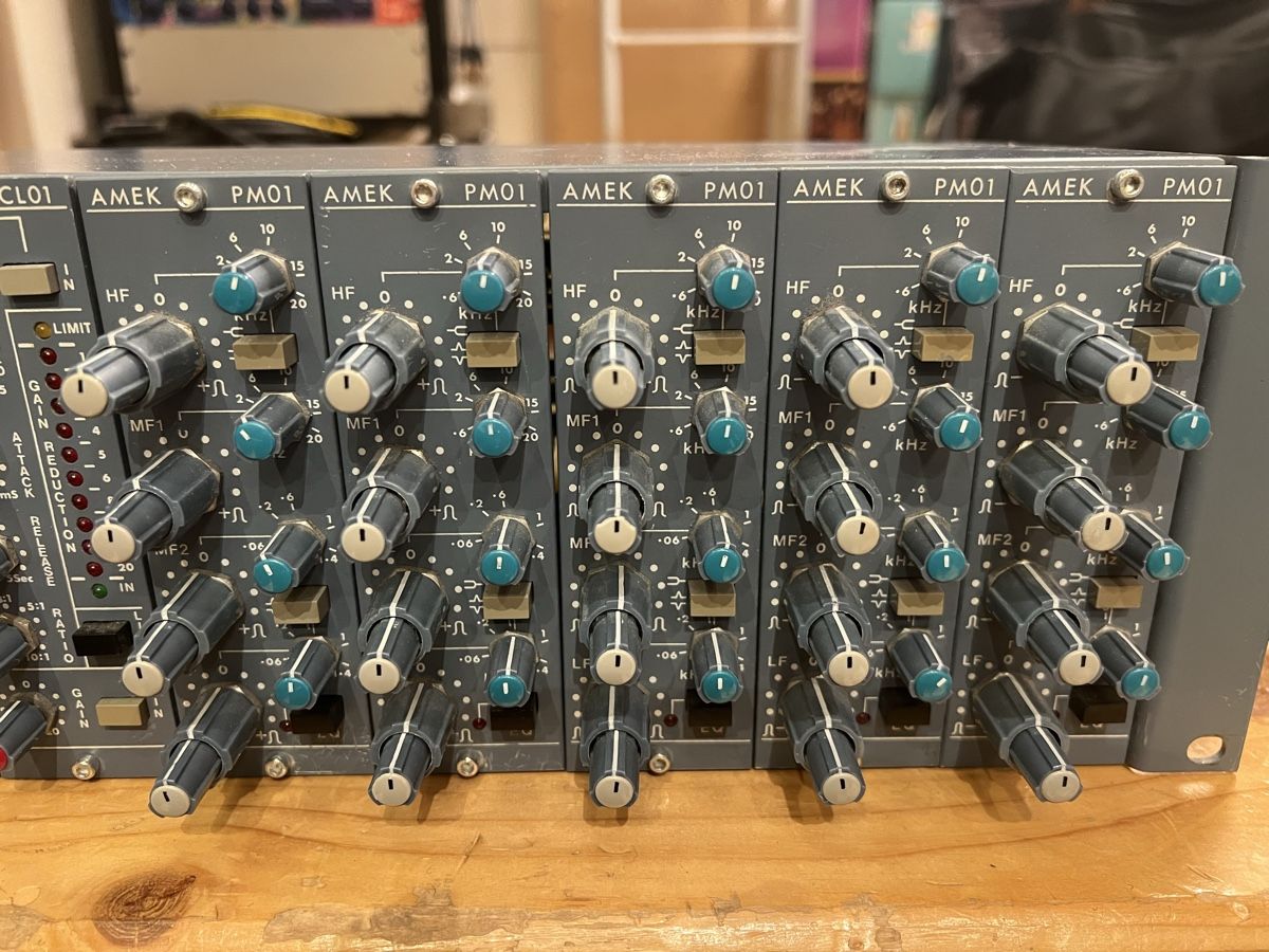 Console di mixaggio: Amek Rack (Limiter/Comp/EQ), Neve, 3HE – Usato da Effretikon venduto da Krizflew 3