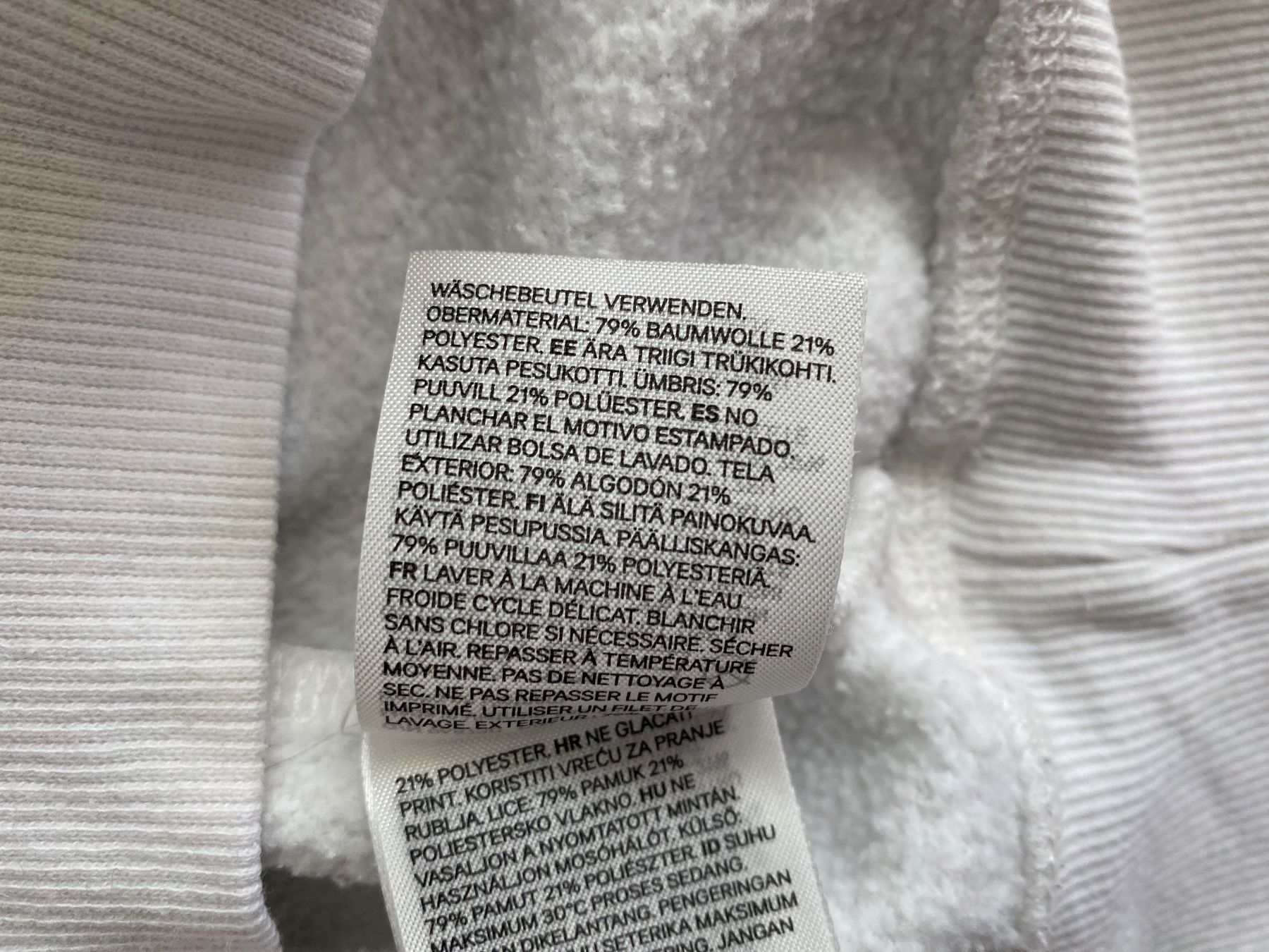 H&M Pullover & Sweatshirts: Pullover Butterfly von H&M, 170cm, BAUMWOLLE – Gebraucht aus Bassersdorf von jgo_9mfk 2