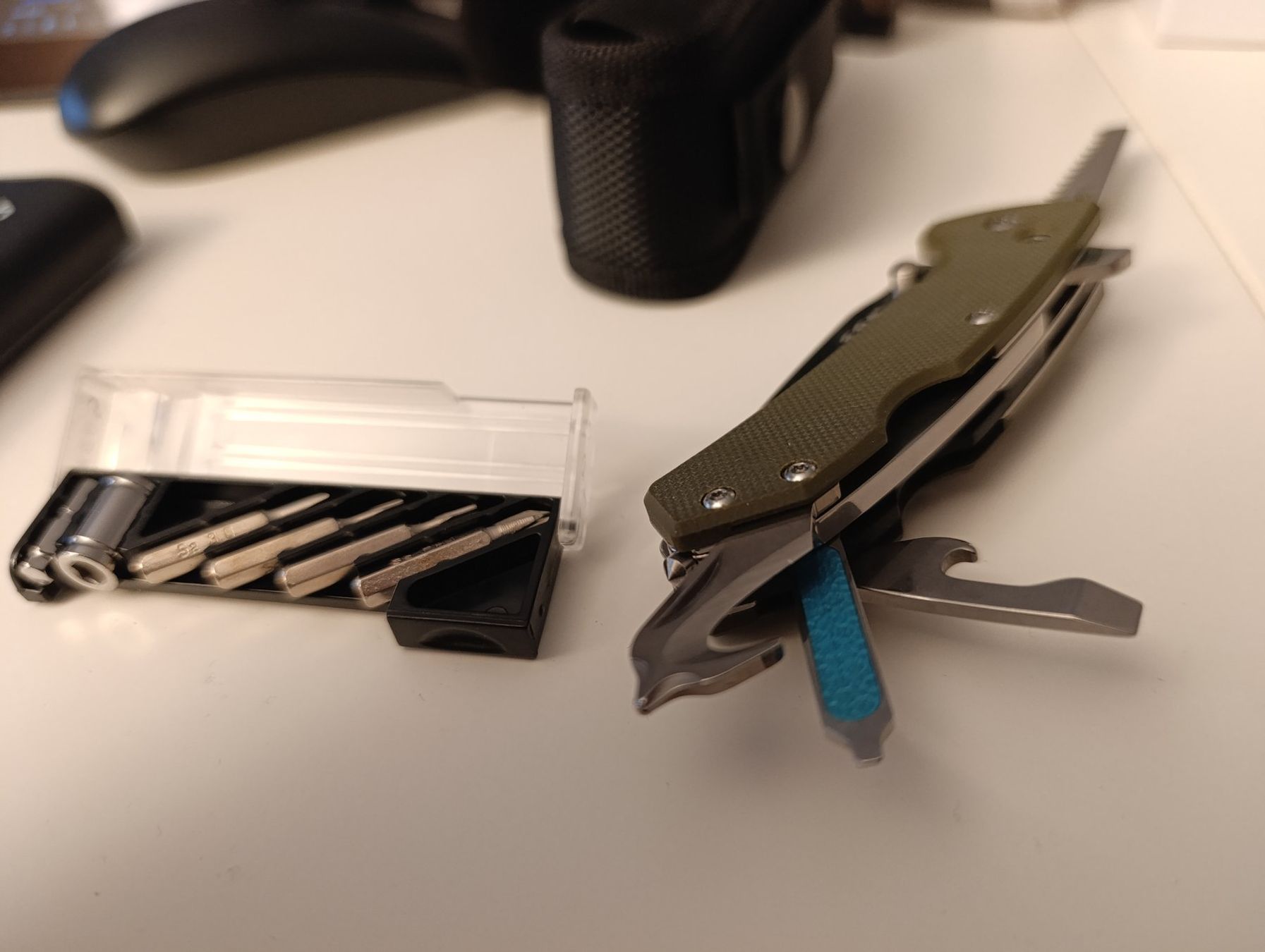 Couteaux de poche: Folding knife multitool with screwdriver, saw, belpouch NEW! – Neuf avec emballage d'origine à Mendrisio par Redmana