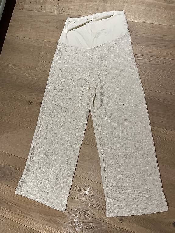 H&M Pantalons: Luftige Umstandshose – D'occasion à Freienwil par Eggice2994