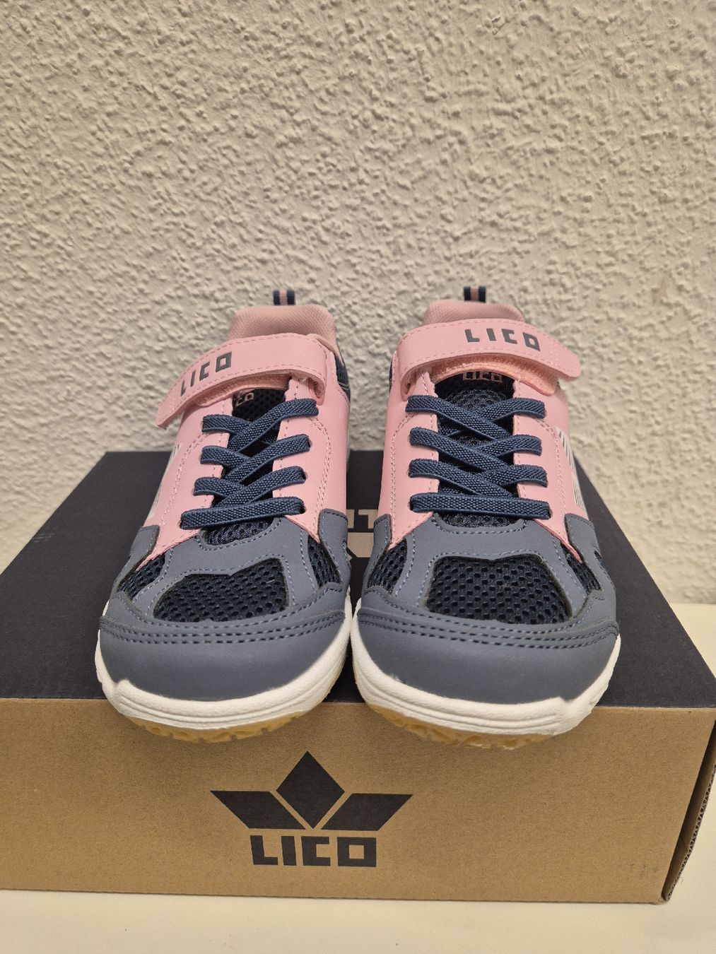 Schuhe für Mädchen: Turnschuhe Mädchen – Neu und originalverpackt aus Riehen von Vaniisha13
