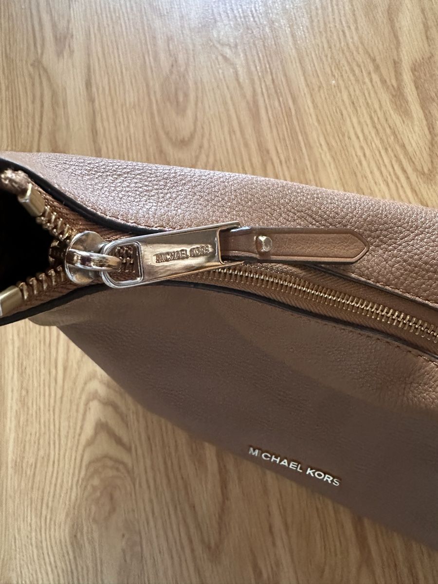 Michael Kors Borse da donna: Michael Kors Leder Schultertasche braun – Usato da Münsingen venduto da Secondhand89 4