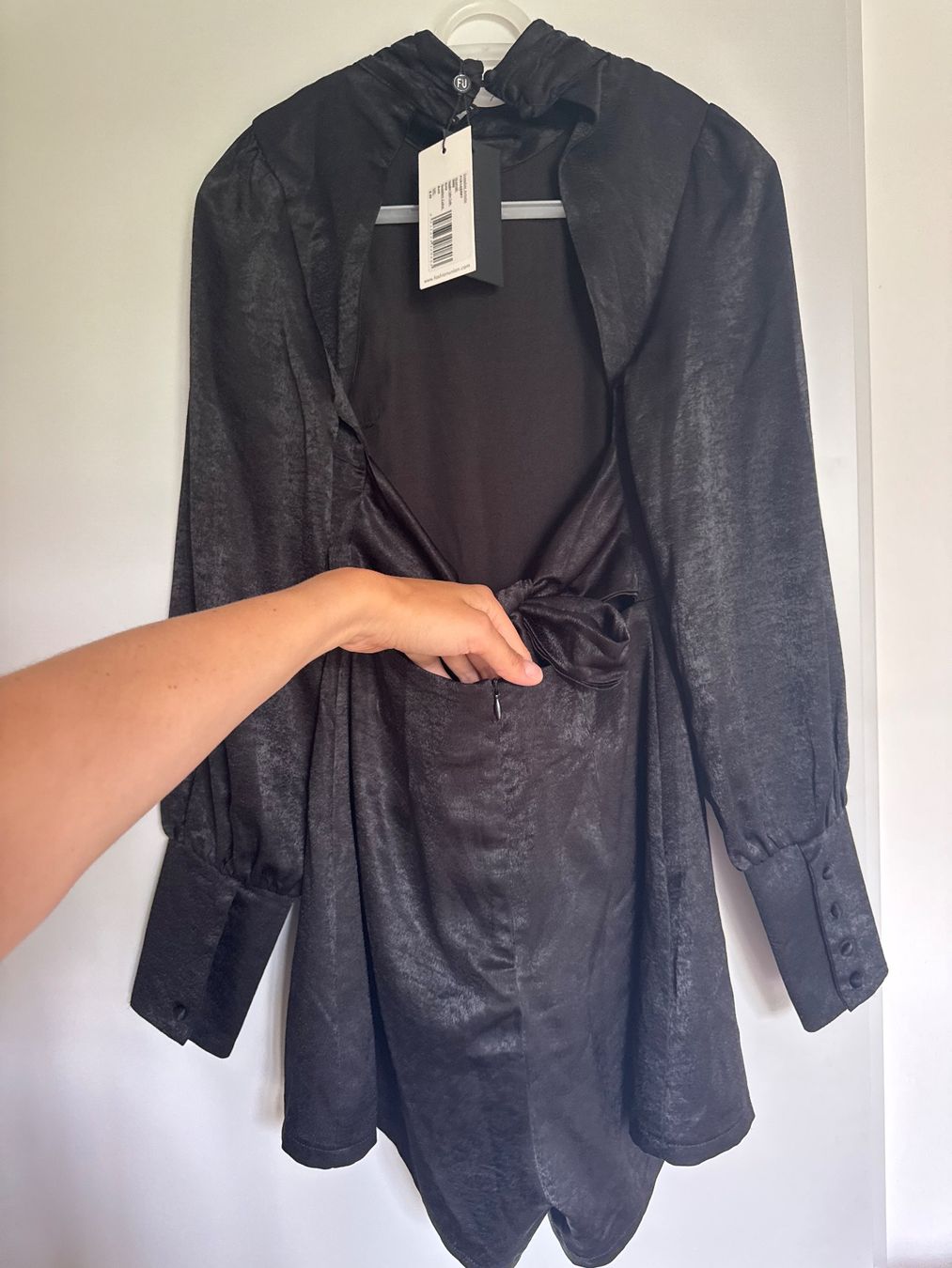 Jumpsuits: Ungetragener Jumpsuit schwarz mit Samtoptik, Grösse M – Neu und originalverpackt aus Aarau von Gulianora 4