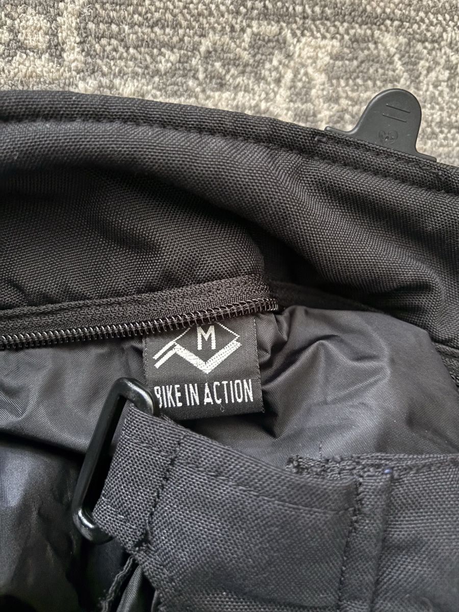 Pantaloni: Hose Grösse M schwarz – Usato da Dübendorf venduto da mba_5yvw 1