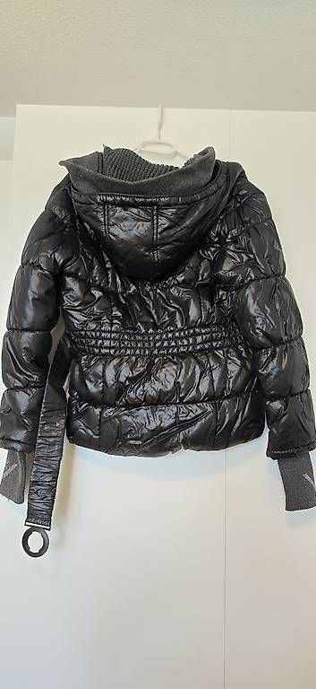 Vestes: Schwarze Jacke mir grauen Teilen Winter oder Übergang – D'occasion à Luzern par sabidu1 1
