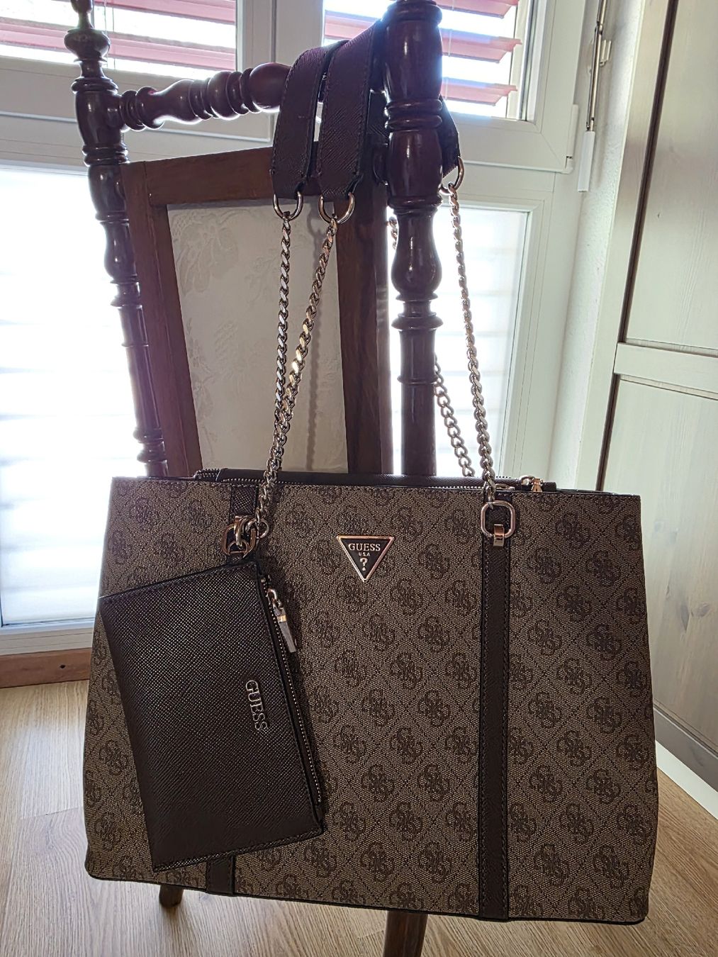 Guess Borse da donna: Sac cabas Guess avec pochette monogramme  – Usato da Collonges venduto da 2D_Collector 6