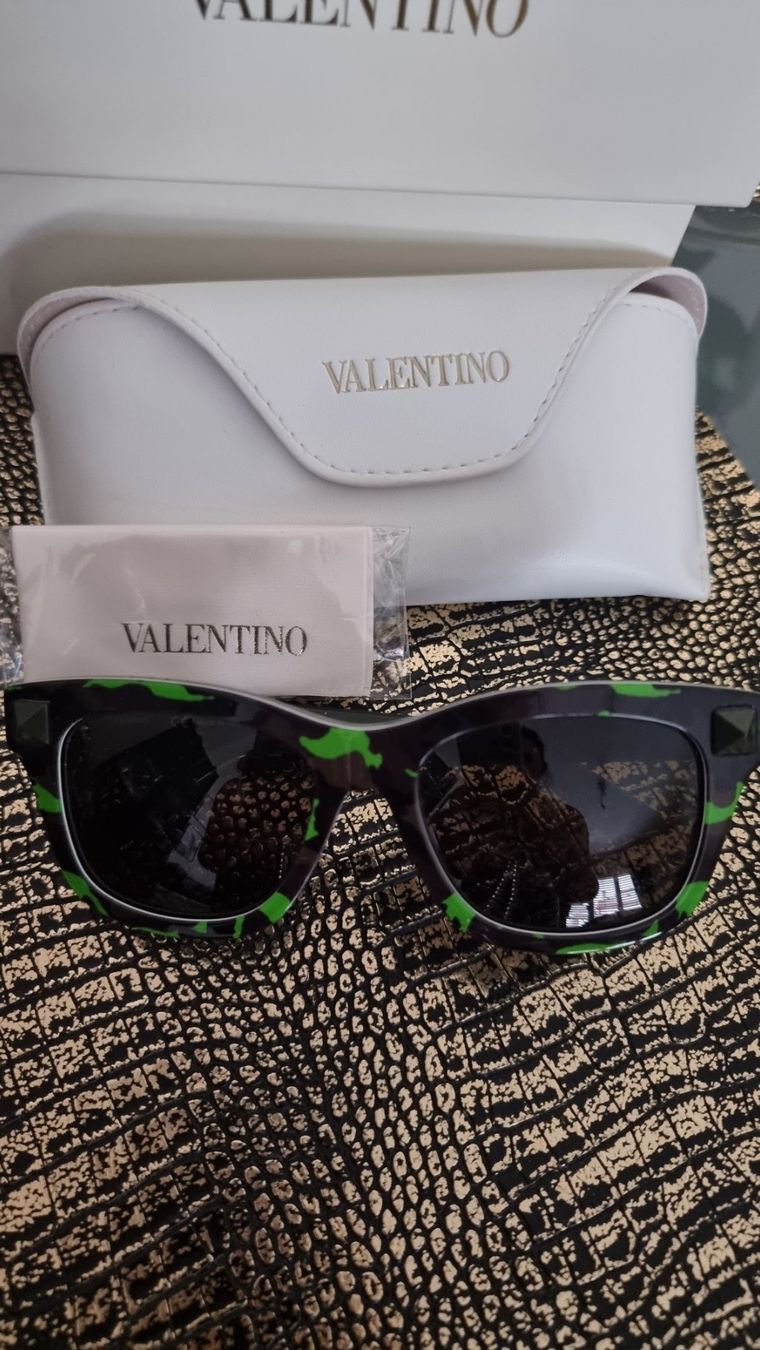 Valentino Occhiali & Lenti: VALENTINO occhiali da sole,  sunglasses – Nuovo (secondo la descrizione) da Curio venduto da Gossipgirl15