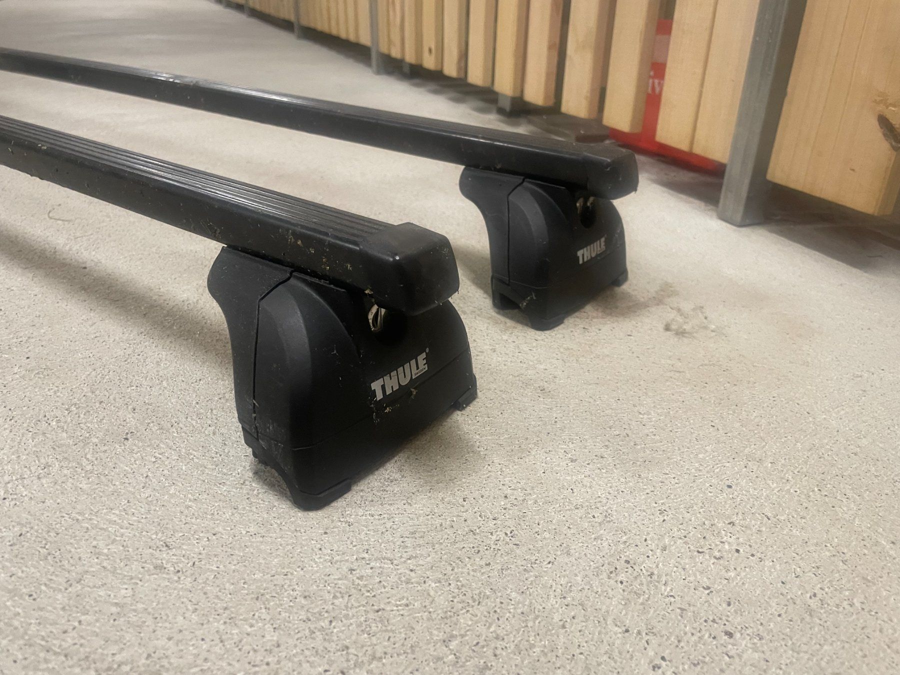 Thule Portapacchi: Thule SquareBar Evo Dachträger Audi A4 B9 mit Dachreling – Usato da Oberwil BL venduto da max_dw88 1