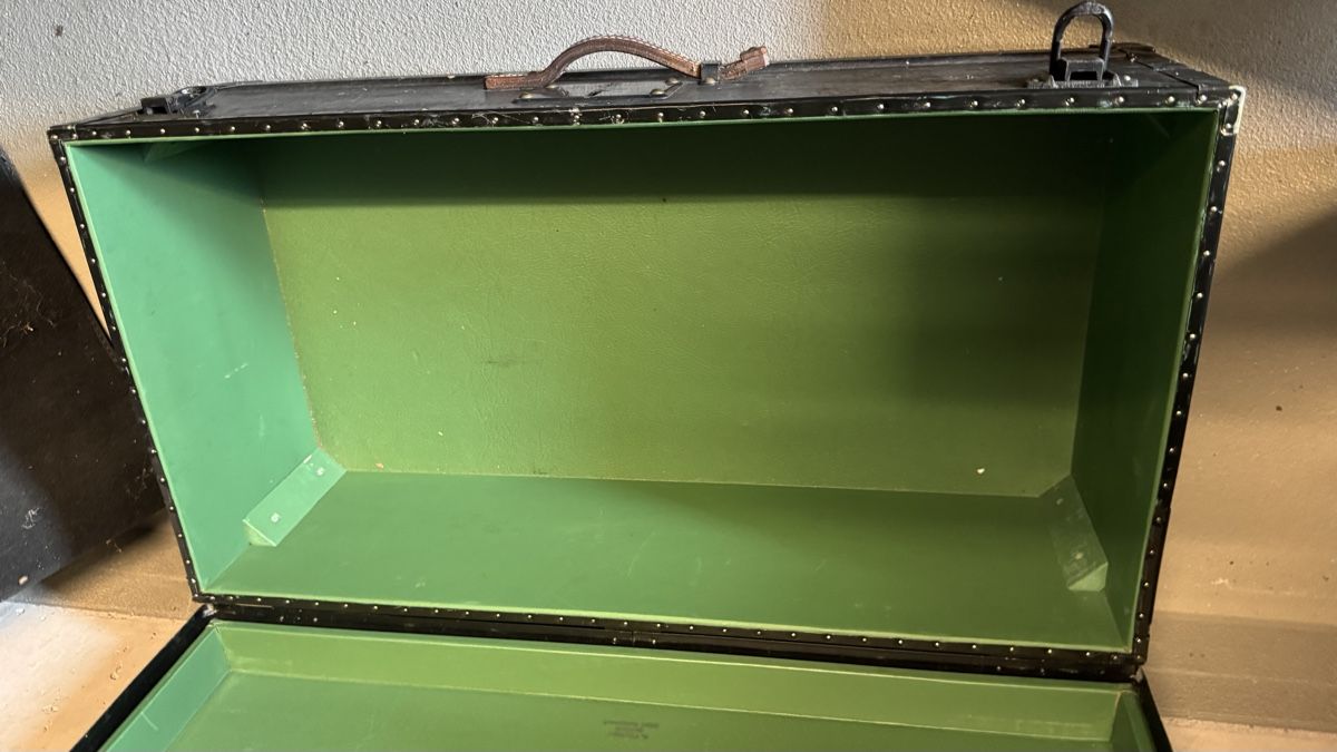 Transportkisten: Original Schweizer Offizierskiste – Gebraucht aus Igis von Aaha 3