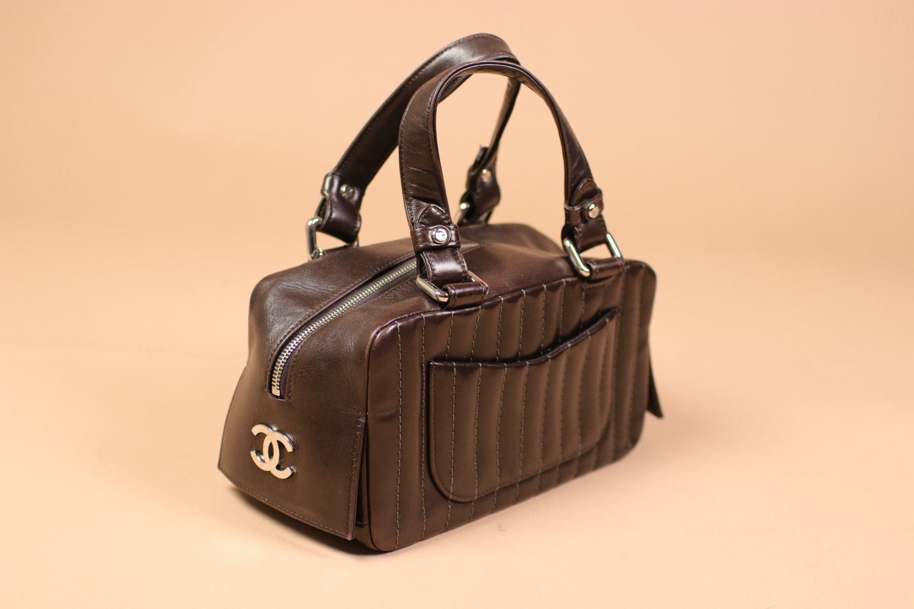 Chanel Borse da donna: RARE 2005 CHANEL Brown Leather Bowling Small handbag – Usato da Hombrechtikon venduto da BAZ-Vintage 3