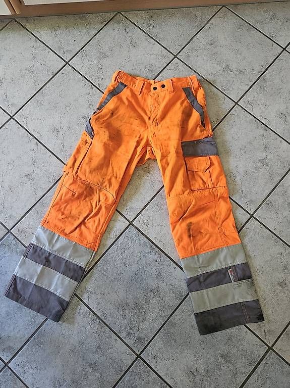 Hosen: Warnhose Arbeitshose Sicherheitshose – Gebraucht aus Sisikon von bryke