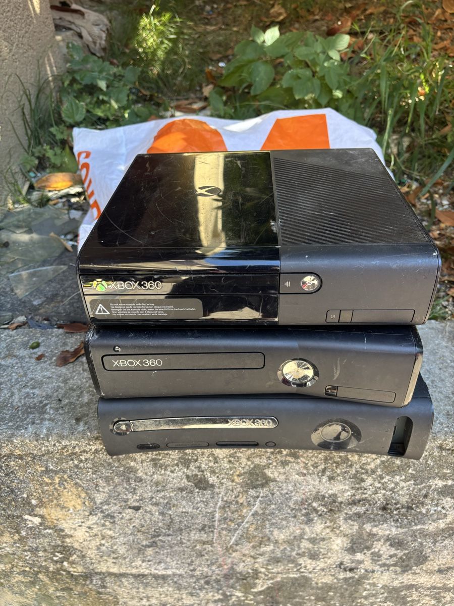 Microsoft Konsolen: 3x Xbox 360 console – Defekt aus Lausanne von ram_77s8