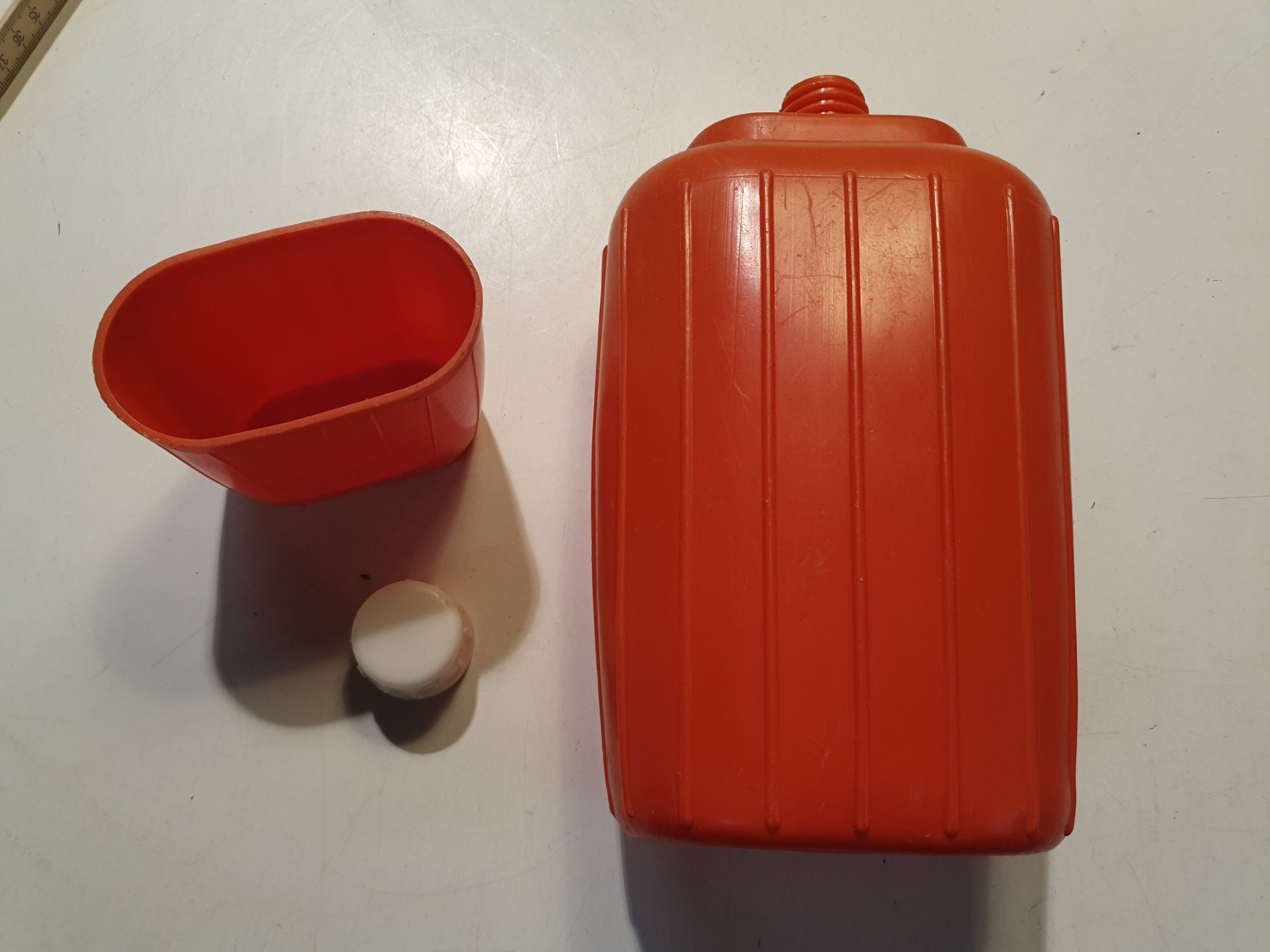 Gourdes & Thermos: Trinkflasche Kunststoff rot 1L – D'occasion à Zürich par loosebone 1