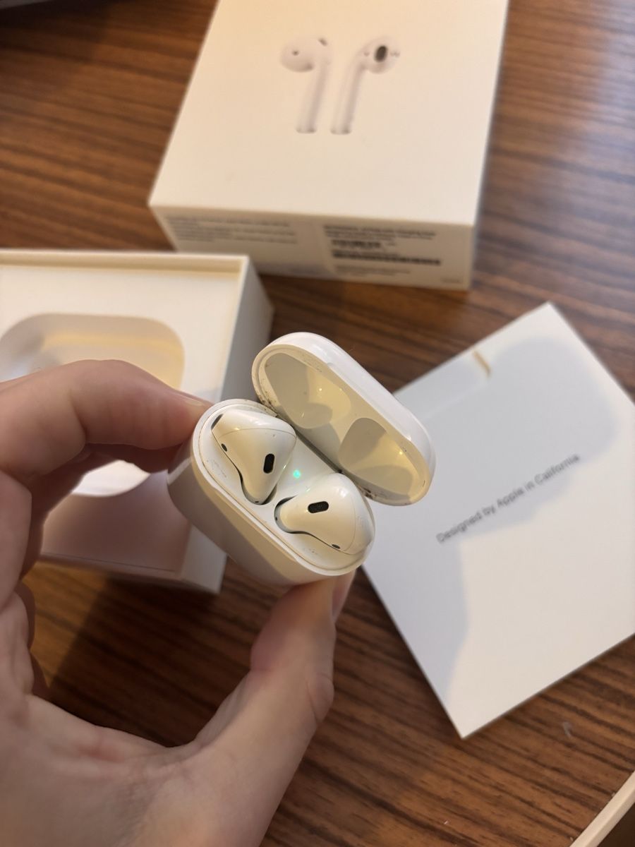 Apple Kopfhörer: Apple AirPods mit Ladecase – Gebraucht aus Genève von joh_h8mg 1