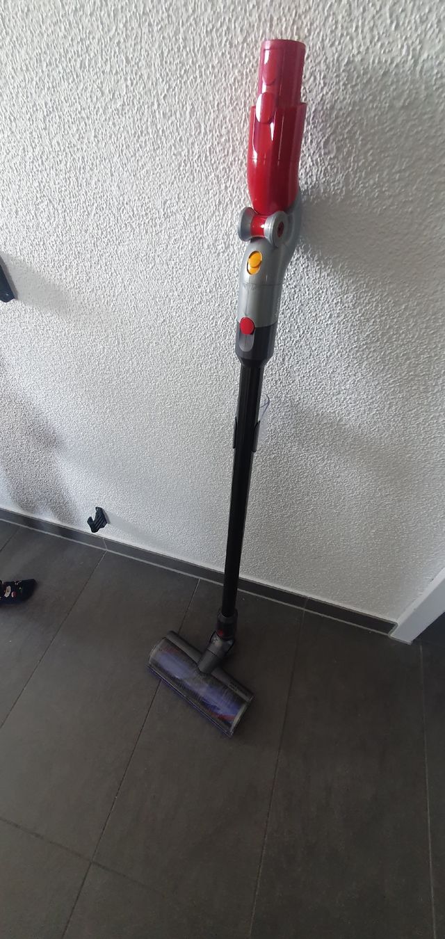 Dyson Aspirateurs & Accessoires: Dyson Slim V12 – D'occasion à Frauenfeld par Ricariela 1