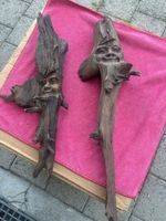 2 drôles de visages sculptés dans du bois flotté -