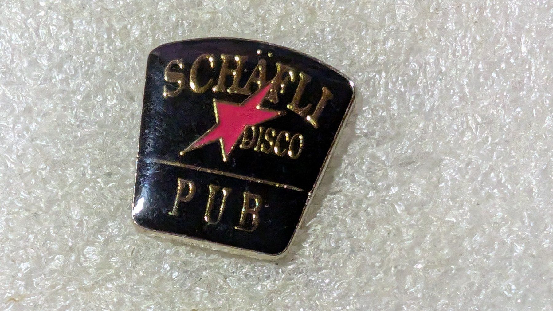 Placchette & Badge: Ansteckpin 169: Schäfli Pub – Usato da Oppligen venduto da Pin-Fall-Shop