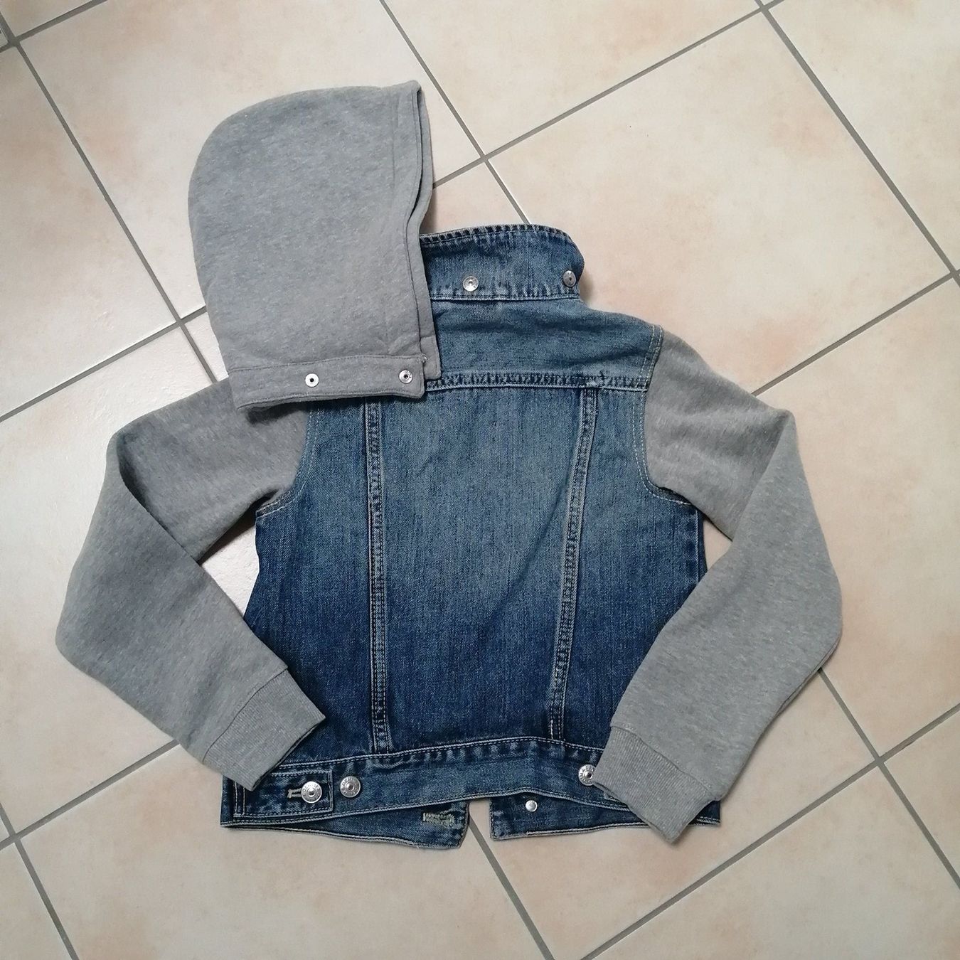 H&M Giacche & Cappotti: Jeansjacke Gr. 134 – Usato da Henau venduto da AXAA 1
