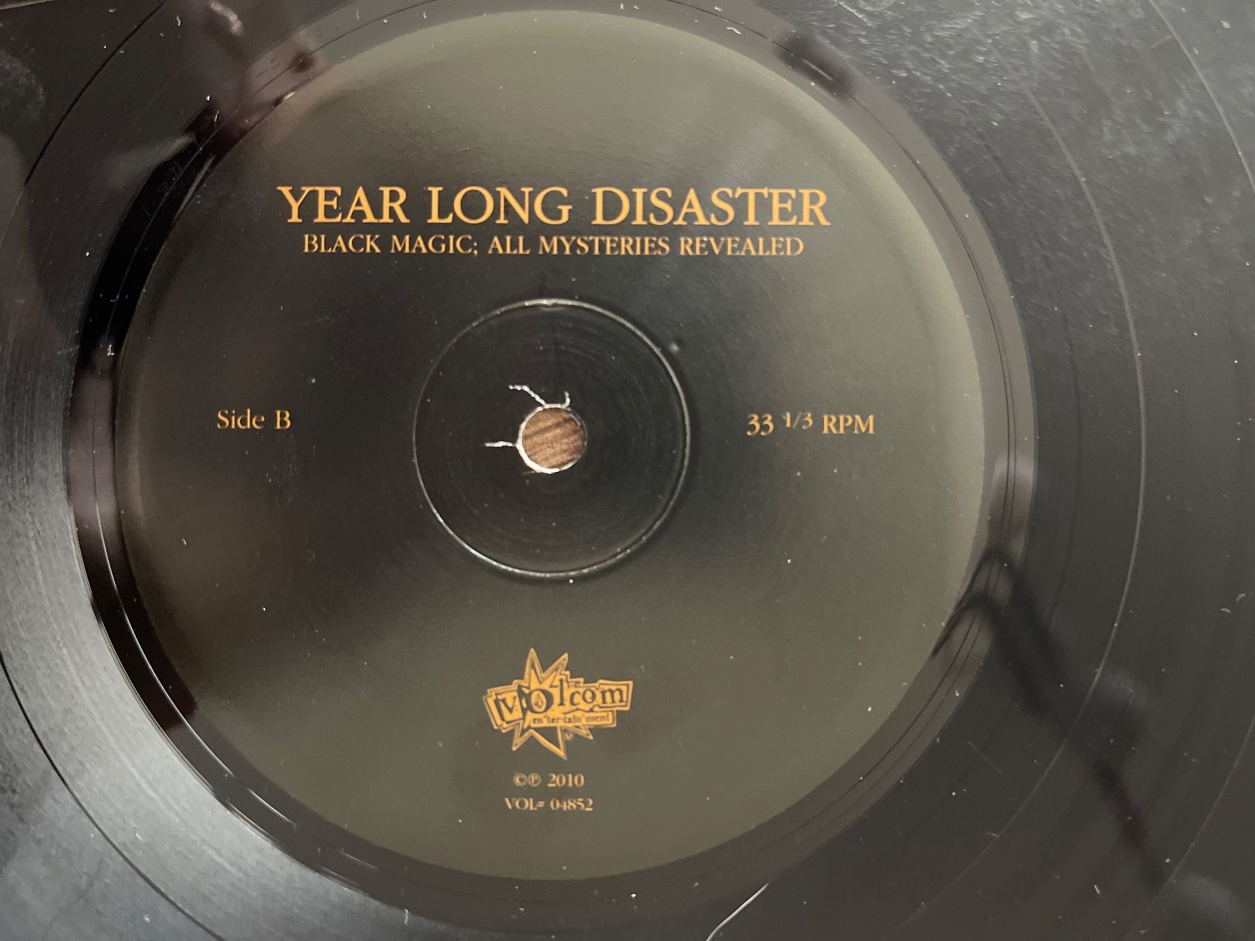 Vinyles: S1180/Year Long Disaster - Black Magic – D'occasion à Frutigen par Philippe_jsp 2
