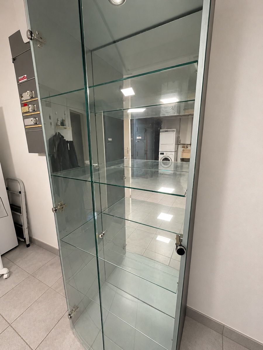 Vitrines: Glasvitrinen-Set mit Unterschrank – D'occasion à Jona par EtienneG12 1