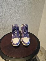 Sportschuhe mit Absatz von Nike, Gr 39.
