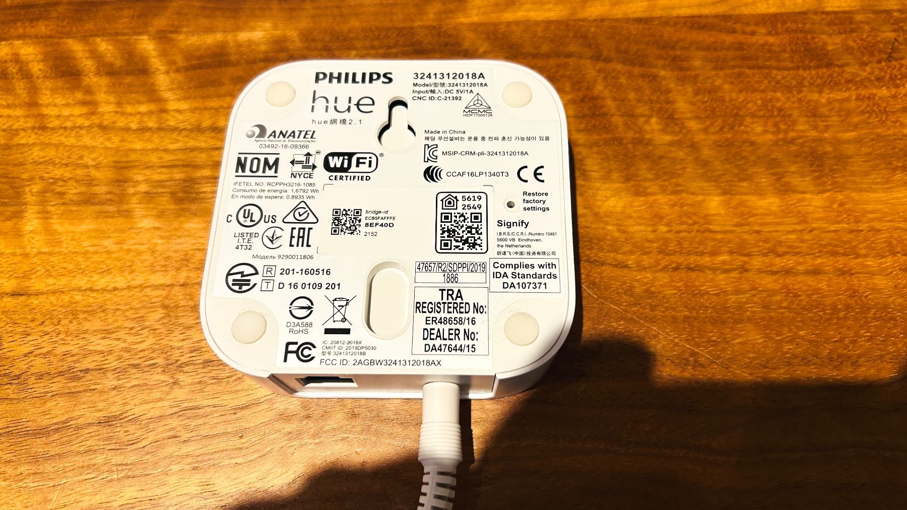 Philips Hub & Switch: Philips Hue Bridge inklusive Netzteil – Usato da Winterthur venduto da CocoTheCat 1