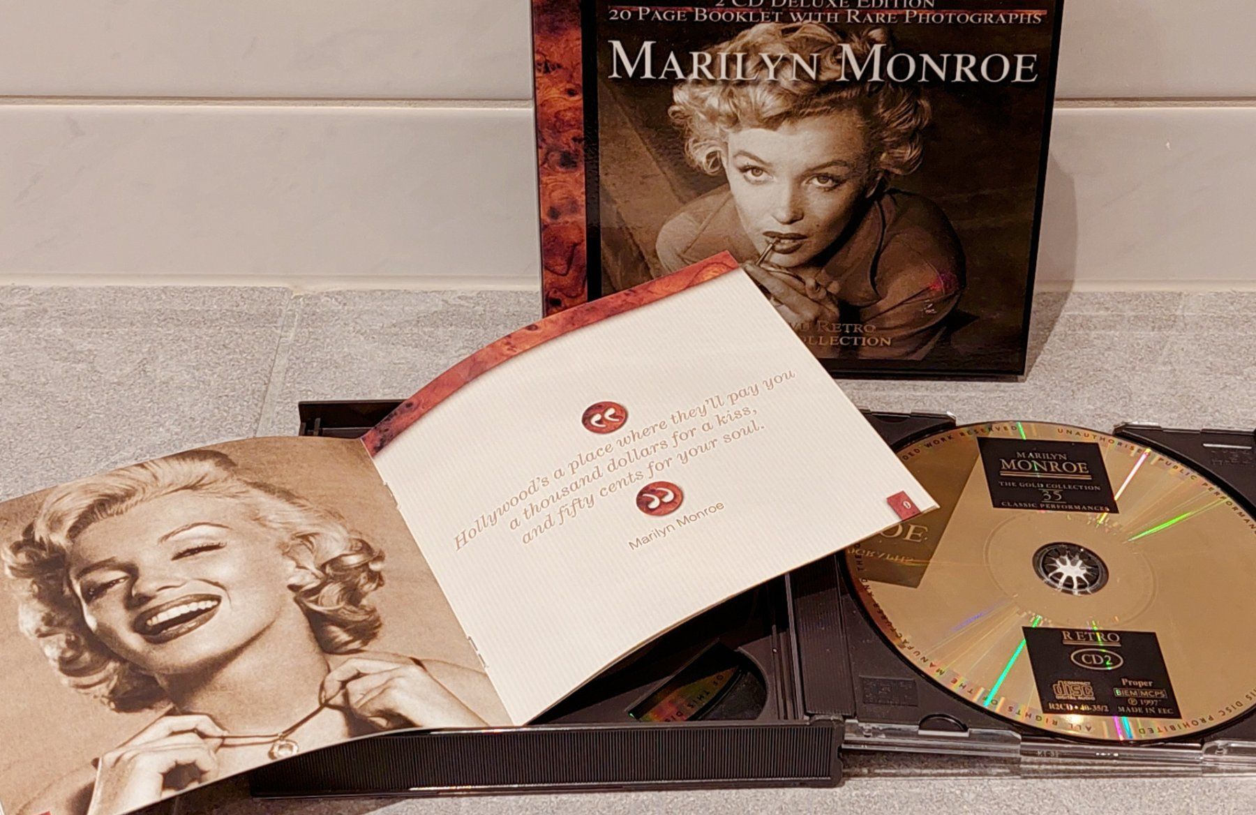 CD: Marilyn Monroe Deluxe Edition 2CD + Booklet – Nuovo e nell'imballaggio originale da Allmendingen b. BE venduto da MMC-MuMeCo 2