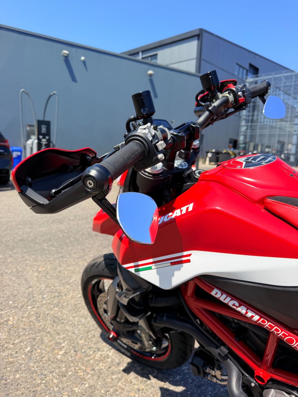 Ducati Strasse: Ducati hypermotard 950 full équipée – Neu (gemäss Beschreibung) aus Meyrin von 12m_7569 6