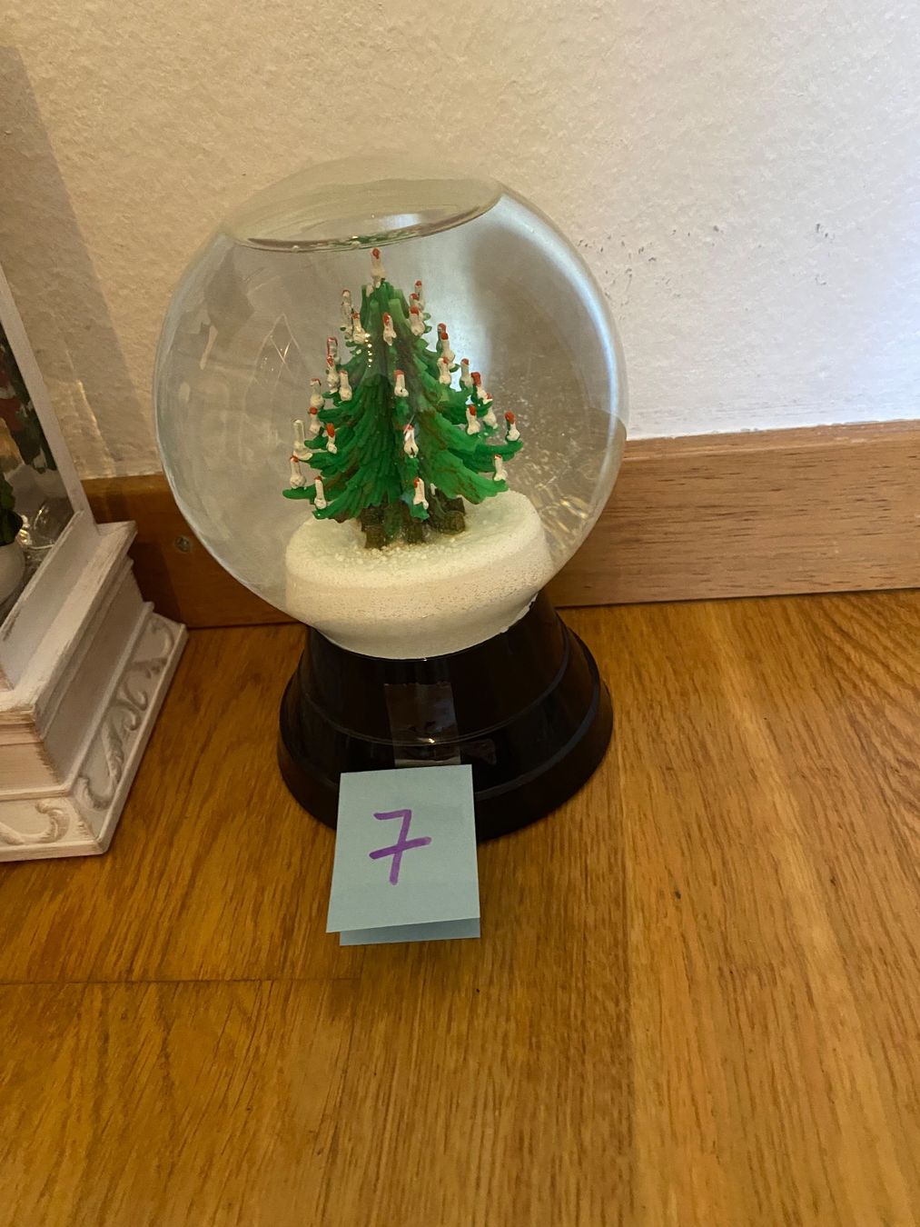 Tutte le decorazioni: Schneekugel mit Weihnachtsbaum – Usato da Zürich venduto da Ethno1