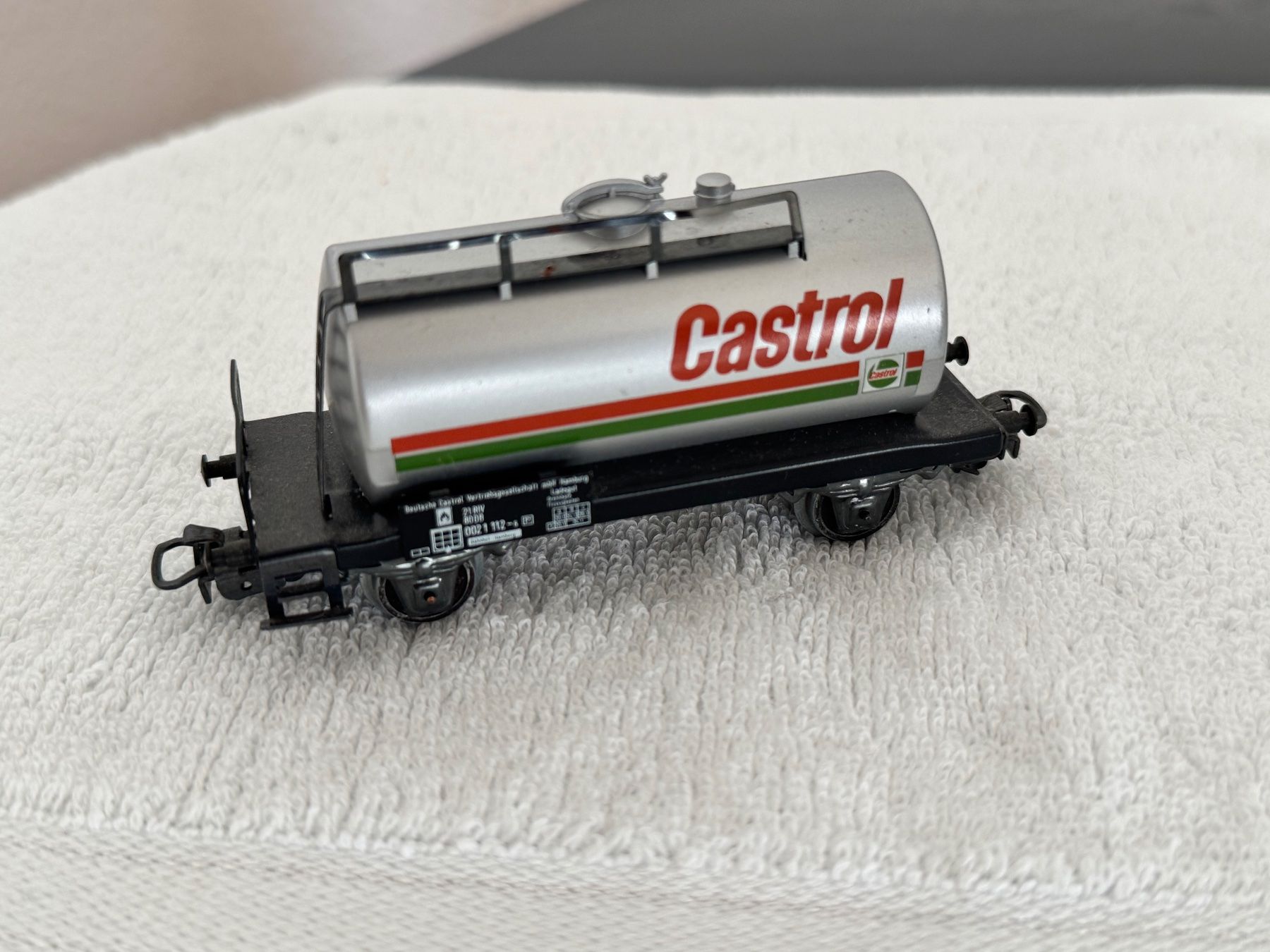 Märklin Modelleisenbahnen: Kesselwagen Castrol Modellbahn – Gebraucht aus Weinfelden von nimms-jetzt-schnell