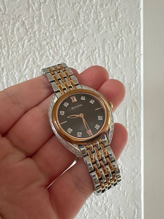 Bulova Montres: Damenuhr Bulova Orginal – D'occasion à Pfäffikon/SZ par PATROL-23