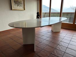 Schöner Designer Tisch, guter Zustand