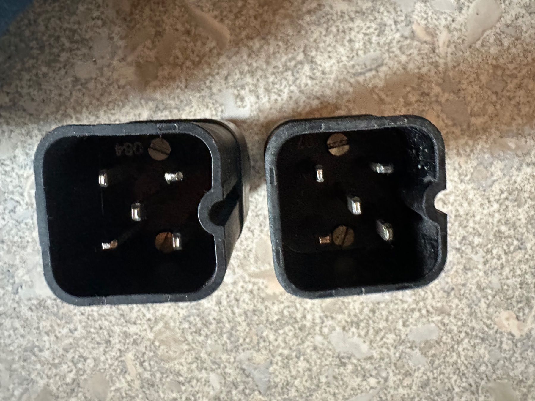 Spine: Stecker J15 5 polig  2.Stück – Usato da Huttwil venduto da Bolpa 2