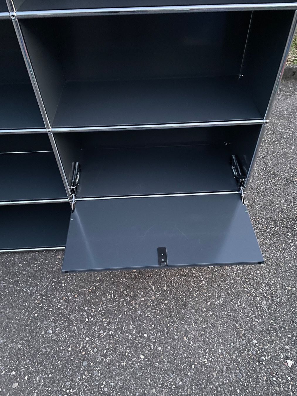 USM Regale: USM Sideboard 2x4 Anthrazitgrau, Lieferung&Umbau möglich – Gebraucht aus Grenchen von Design-Outlet 2
