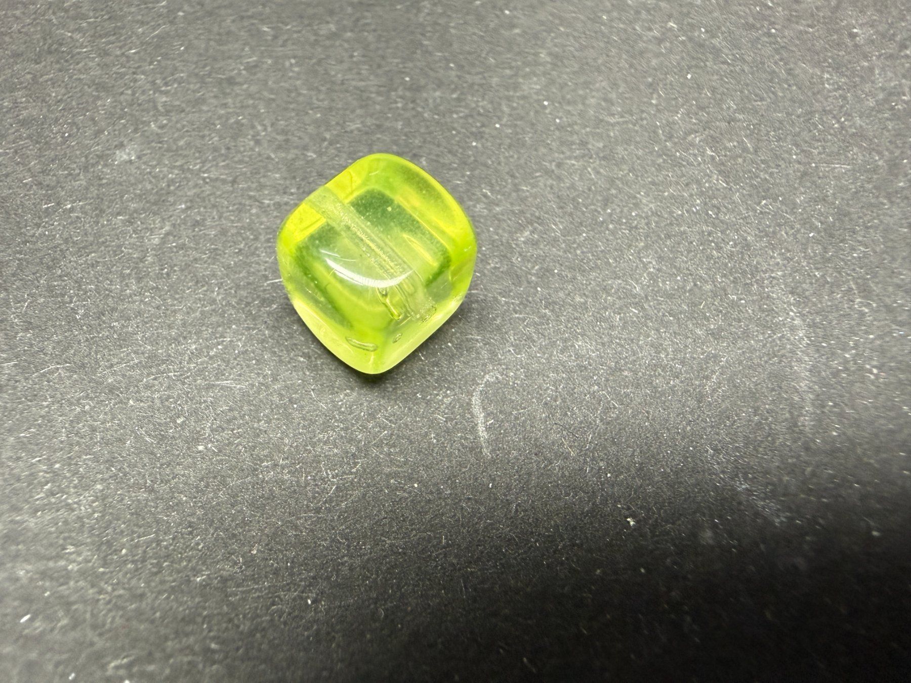 Bicchieri: Uranglas Würfel ca. 8 mm – Usato da Lützelflüh-Goldb venduto da Elementis 2