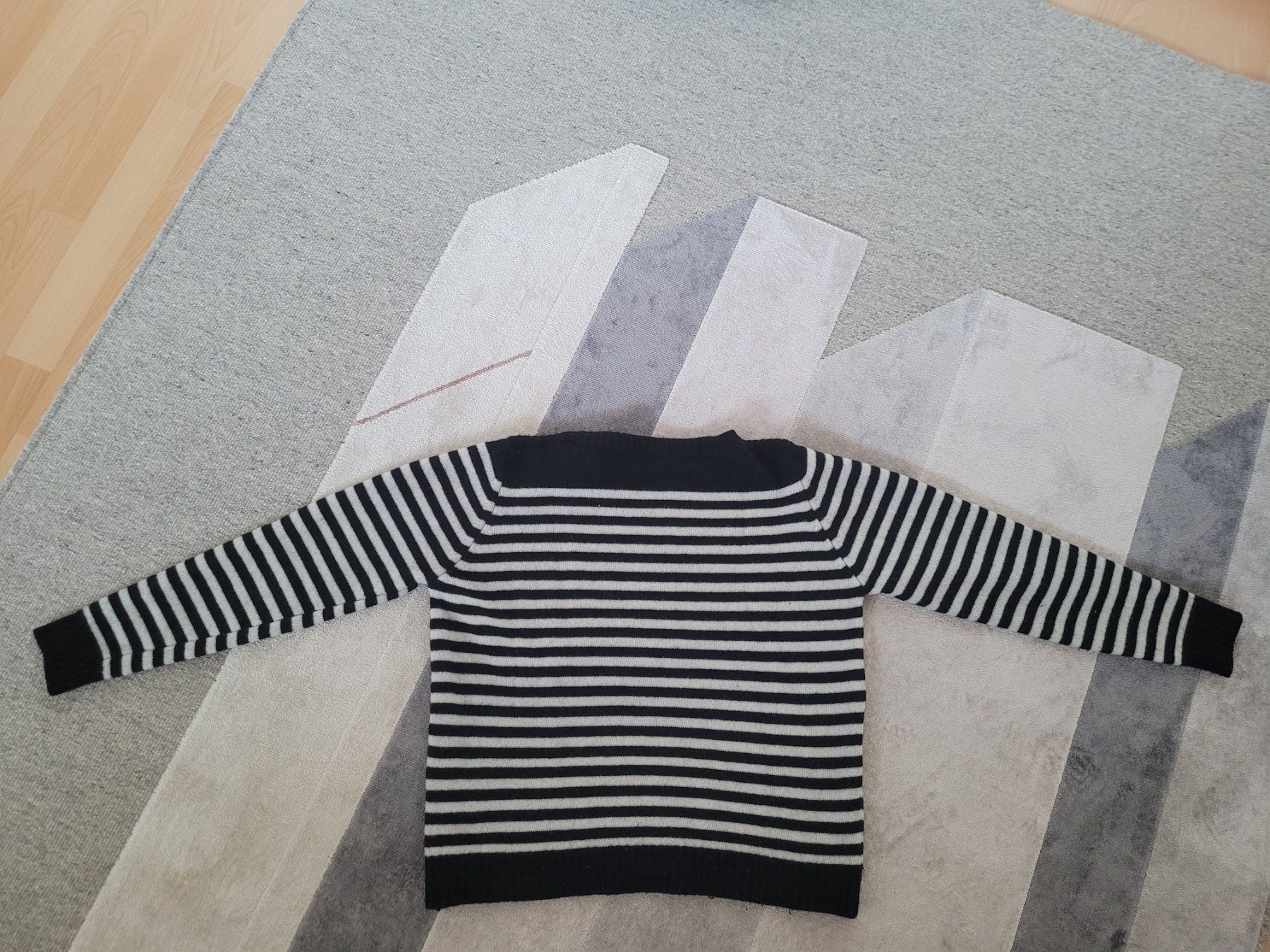 Maglioni & Felpe: Streifenpullover mit Gesicht, M, Donna Wilson Lammwolle – Usato da Zürich venduto da mgn1 5
