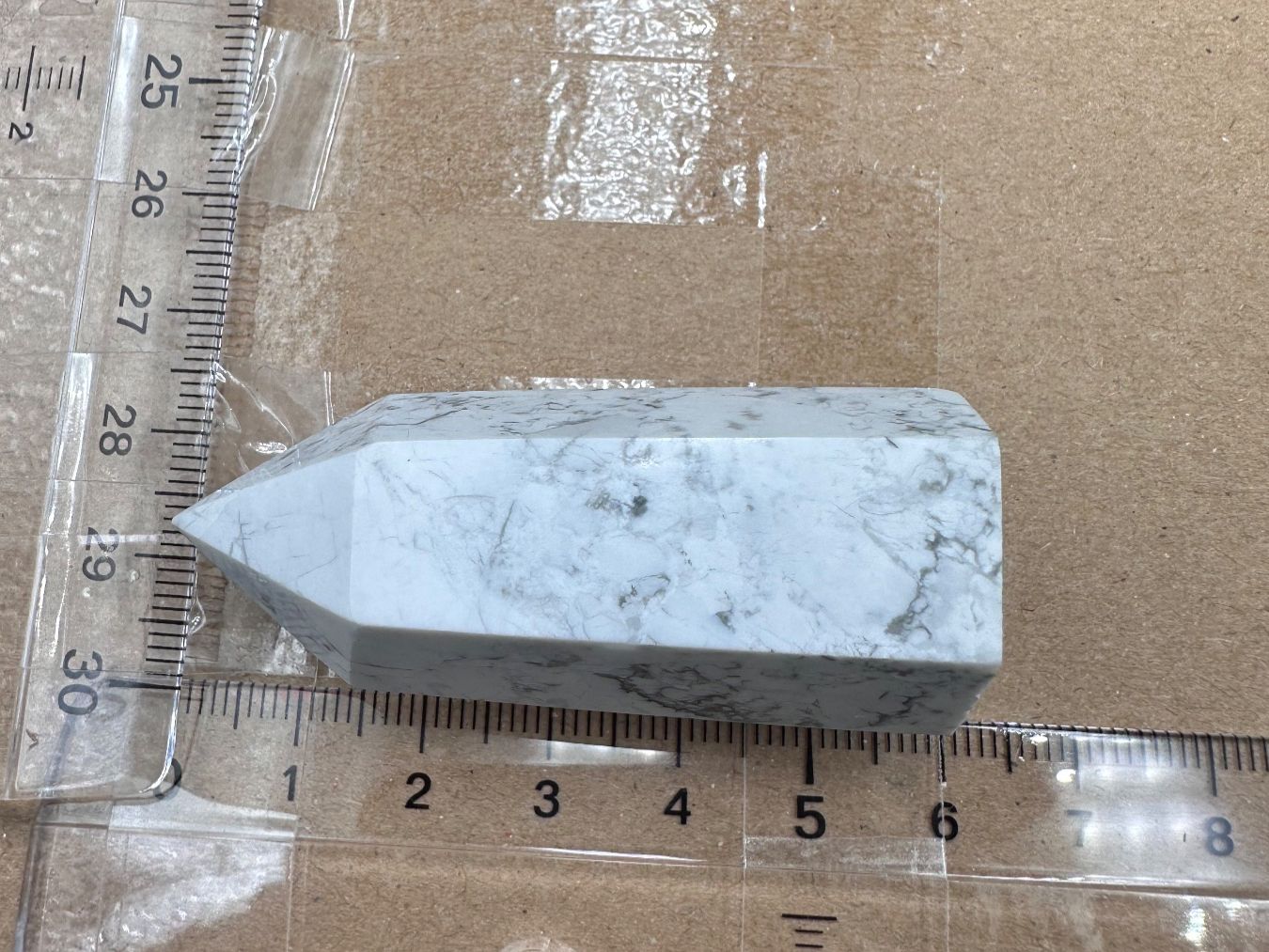 Minerali & Pietre curative: Weisser Howlith Obelisk, Spitze – Nuovo e nell'imballaggio originale da Männedorf venduto da Handschmeichler 2