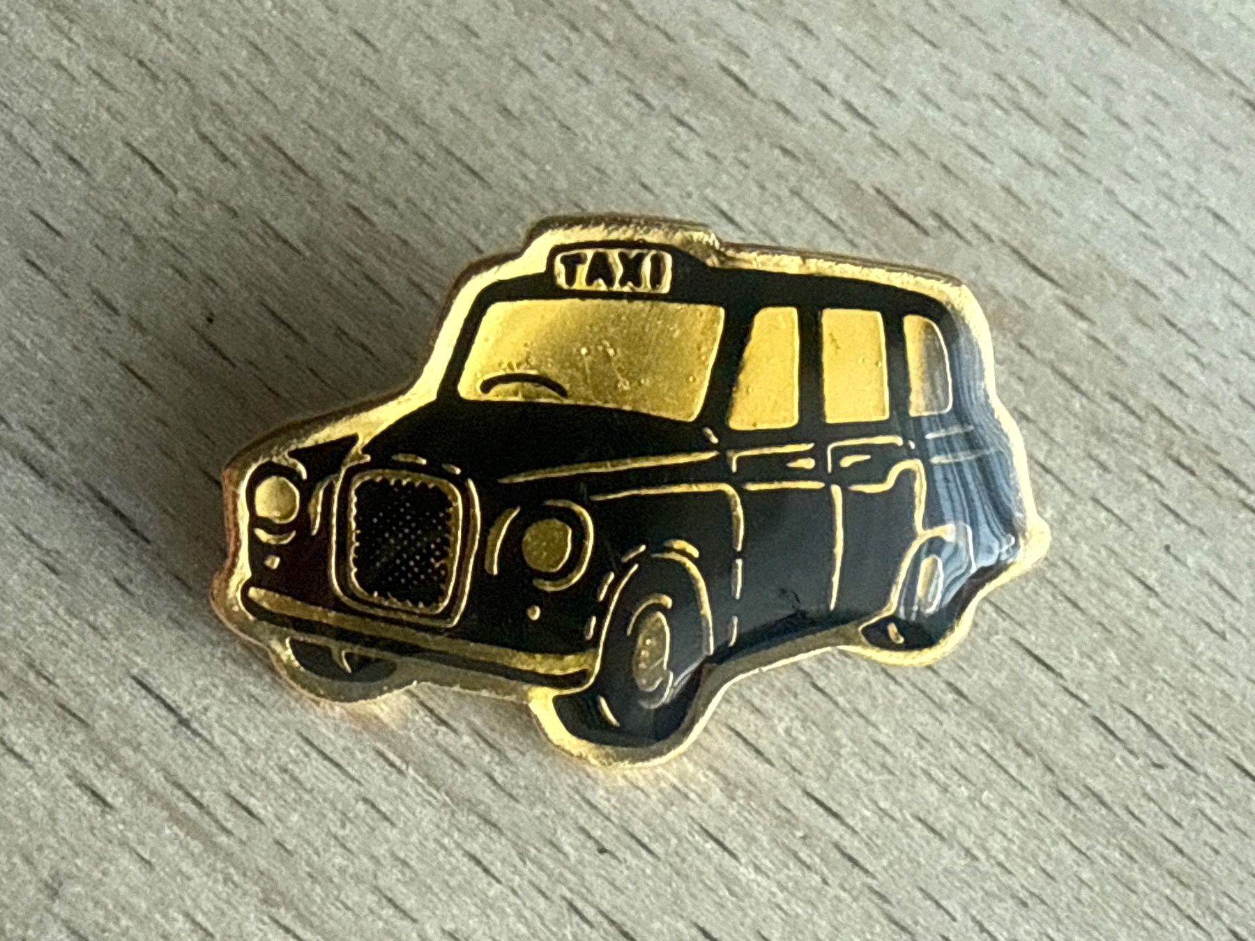 Placchette & Badge: Pin  London Taxi – Usato da Glattbrugg venduto da Schweigmatt