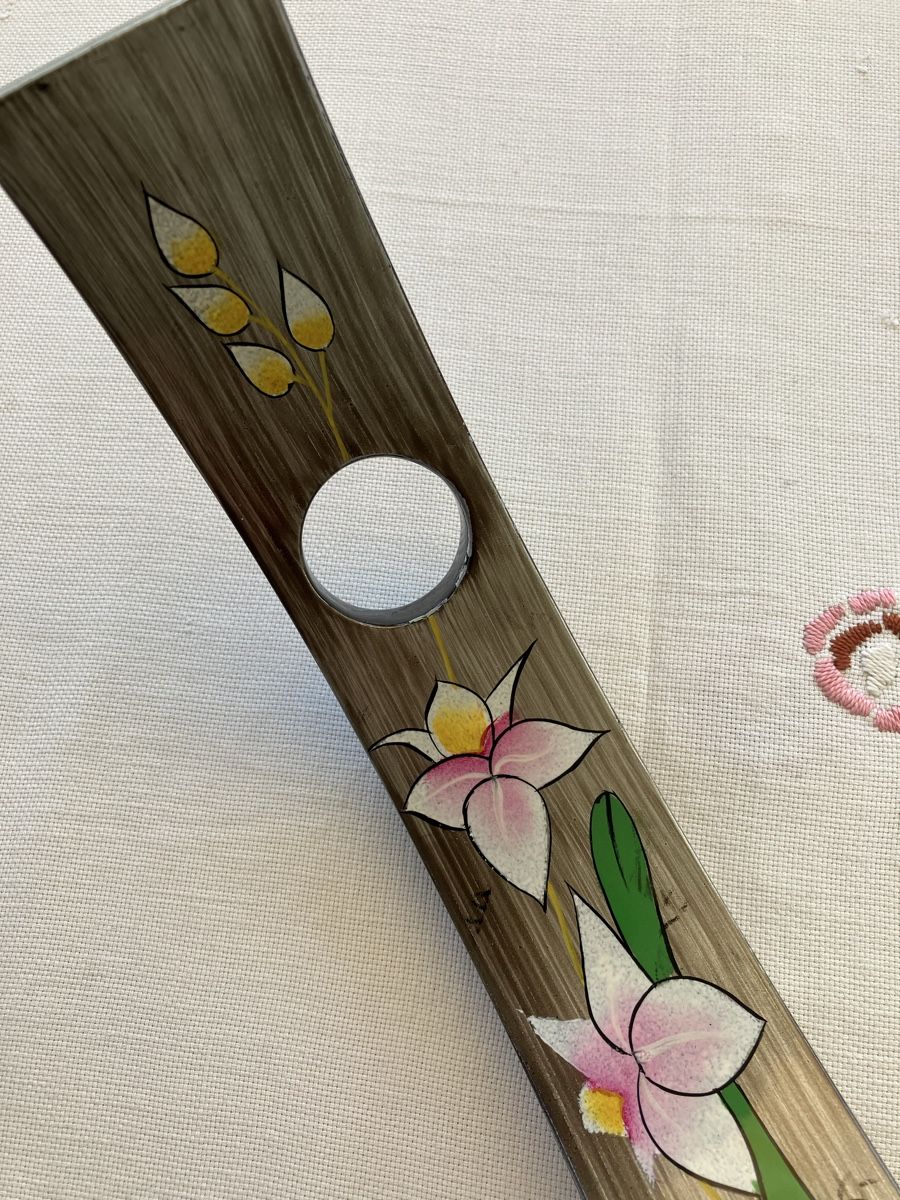 Portabottiglie: Flaschenhalter mit Blumendeko (lackiert) – Usato da Wettingen venduto da Aromat 2