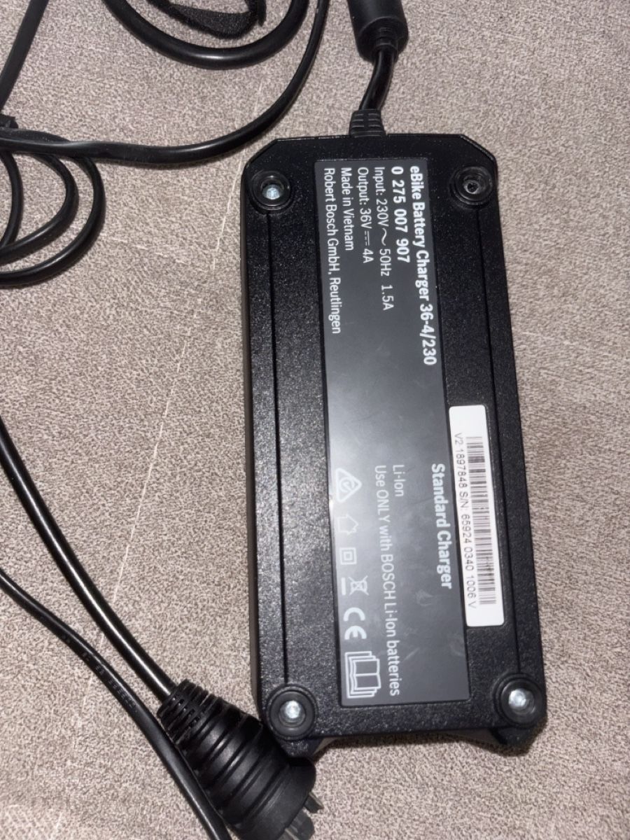 Pièces détachées: Bosch eBike Battery Charger 36-4/230  – D'occasion à Niederglatt ZH par bil_r6gf