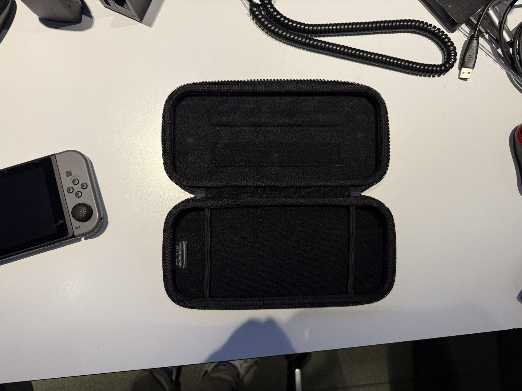 Nintendo Console: Nintendo Switch V1 Unpatched (XAJ7000...) + Pro Controller – Usato da Zürich venduto da ahr_g9qk 8