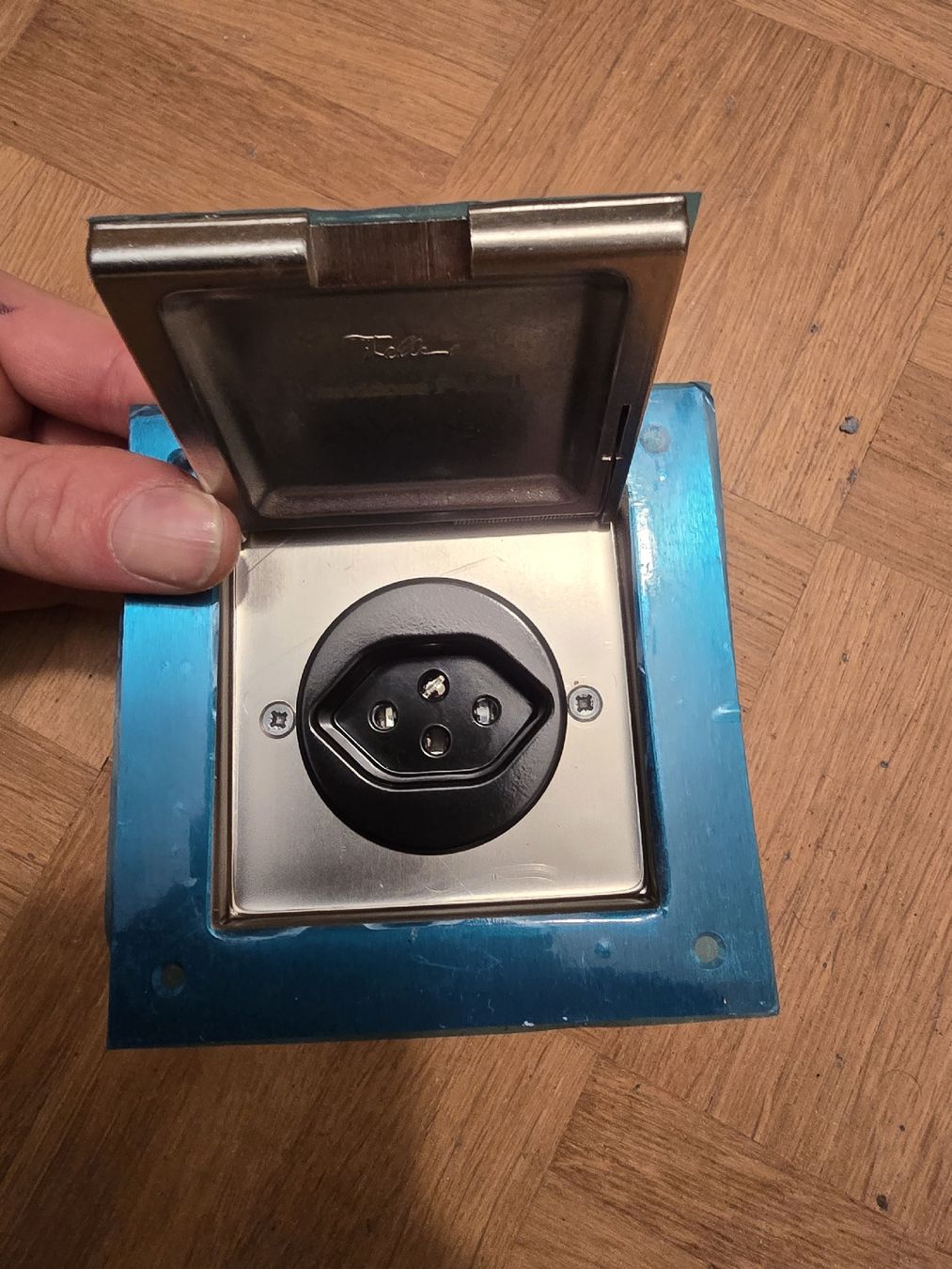 Feller Spine: Feller PMK T13 Bodensteckdose mit Klappdeckel – Nuovo (secondo la descrizione) da Felben-Wellhausen venduto da Bunker90