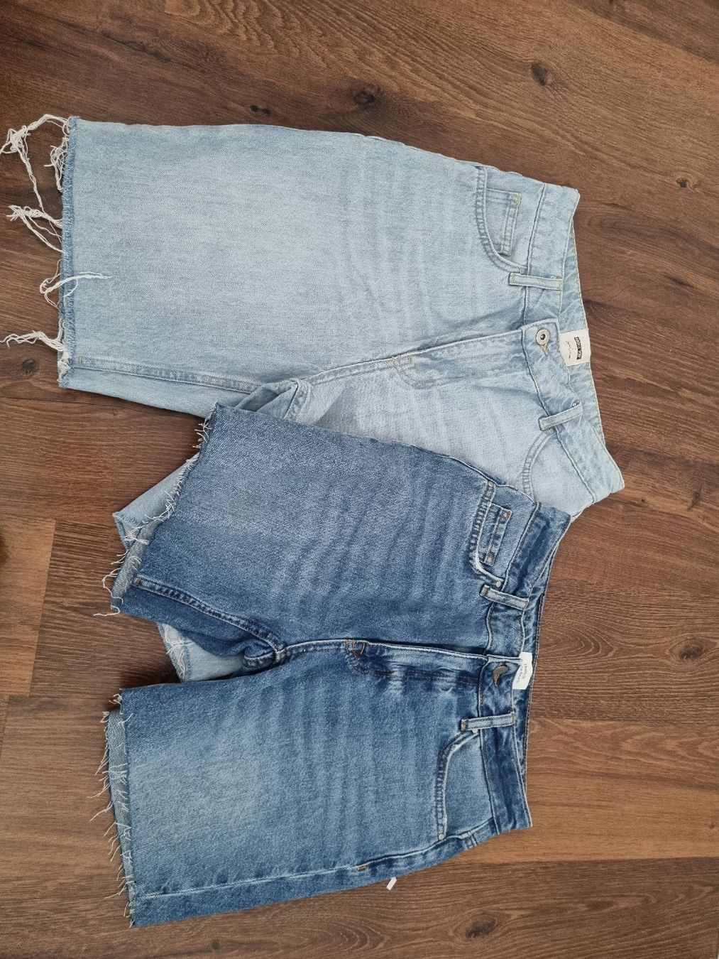 Jeans: Kurze Jeans – D'occasion à winterthur par Laurastar01