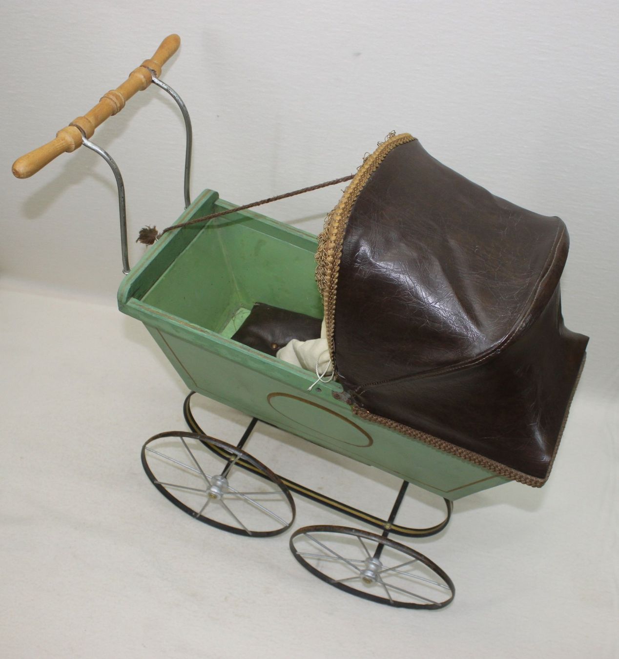 Puppenwagen: Antiker Puppenwagen Ca. um 1900 – Gebraucht aus Thun von Amye 2