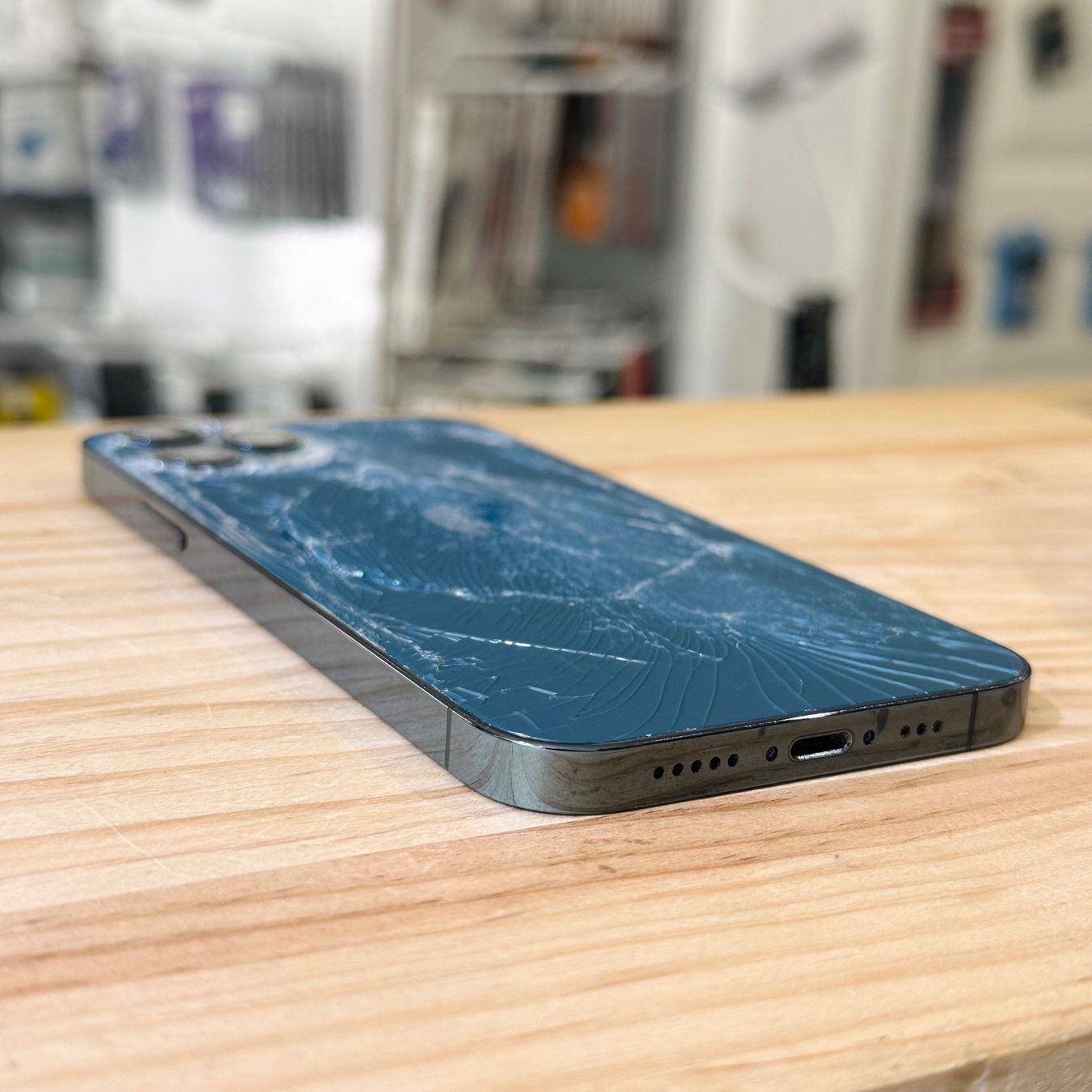 Apple Telefoni cellulari / Smartphones: Châssis iPhone 12 Pro bleu avec composants – Usato da Morges venduto da DA-repa 3