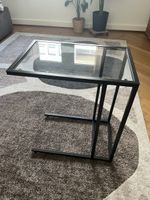 Beistelltisch mit Glasplatte
