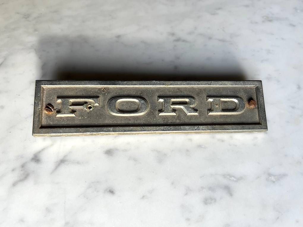 Toutes les pièces auto: Original Vintage Ford Emblem – D'occasion à Biel/Bienne par lef_2jnx 1