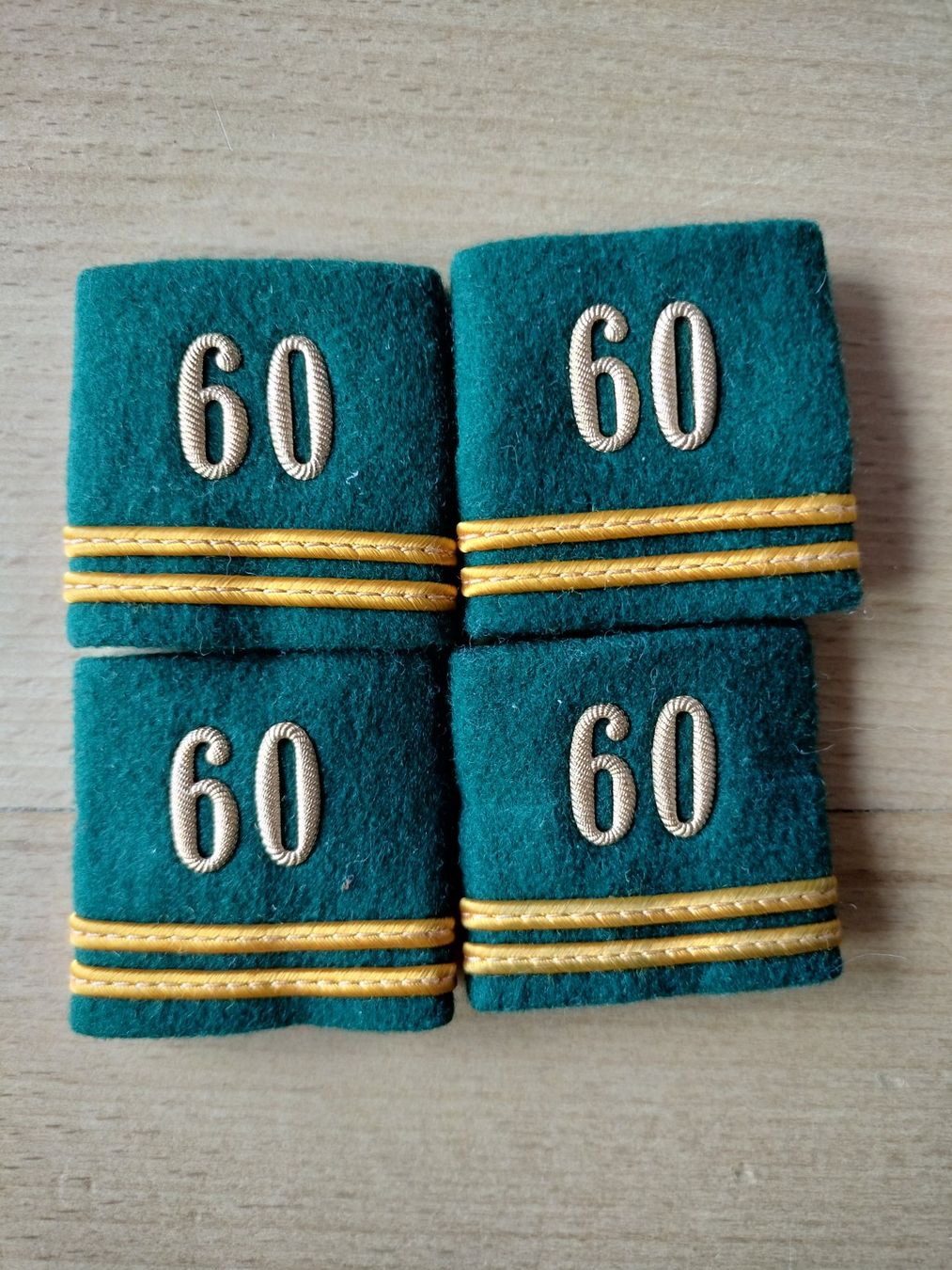 Schweizer Armee Uniformi: Schweizer Armee Militär Uniform Schulterpatten – Usato da Schwanden Sigrisw venduto da len_9yqg