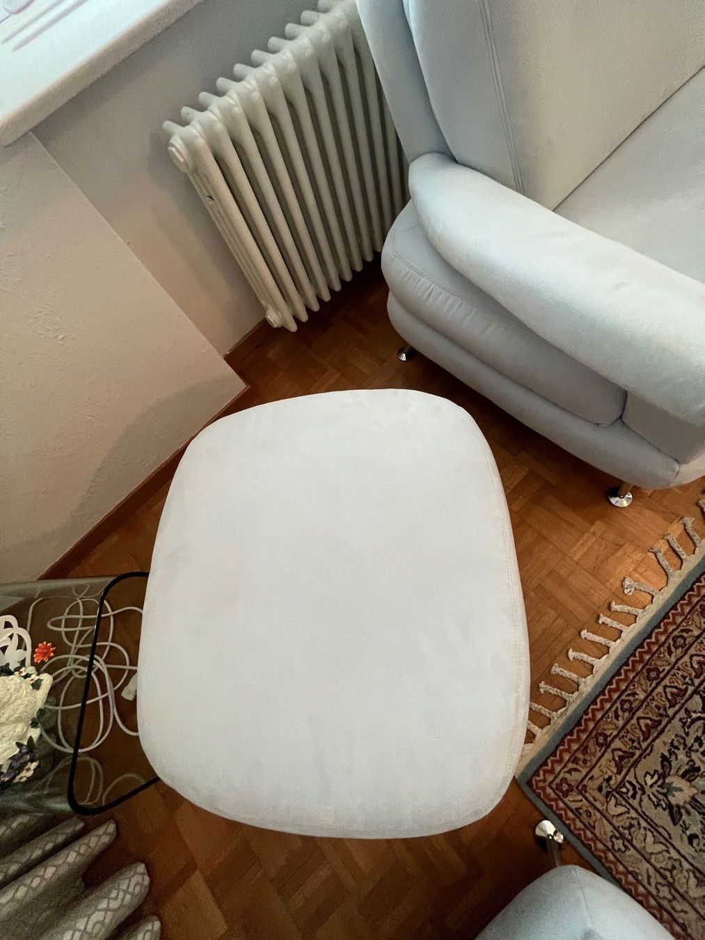 Sofas: 2x hellblaue Sofas + zusätzlicher Sitzhocker – Gebraucht aus Siebnen von Arko27 7
