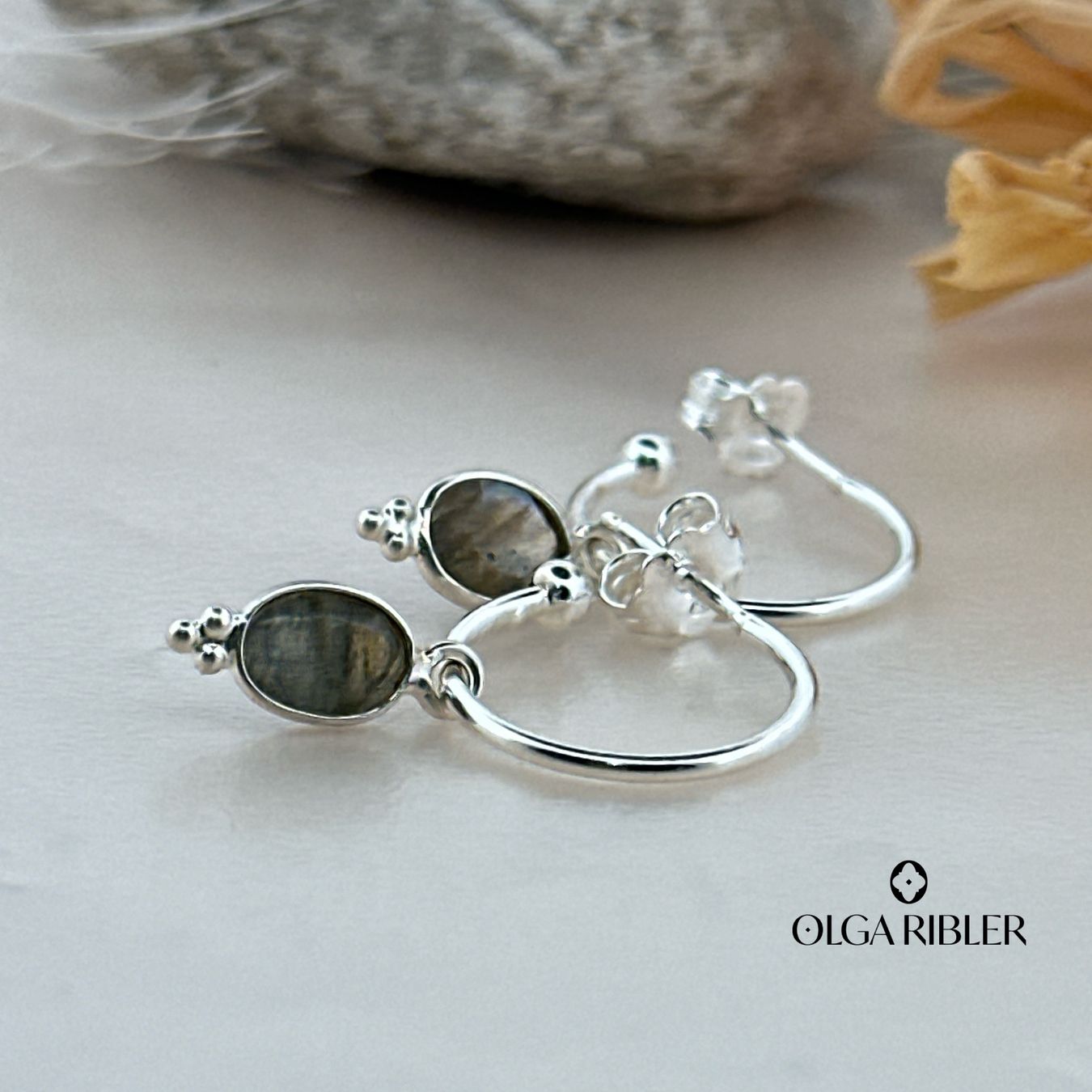 Olga Ribler Boucles d'oreille: Silberohrringe mit Labradorit – Neuf (Voir description) à Luzern par MonikaS03 4
